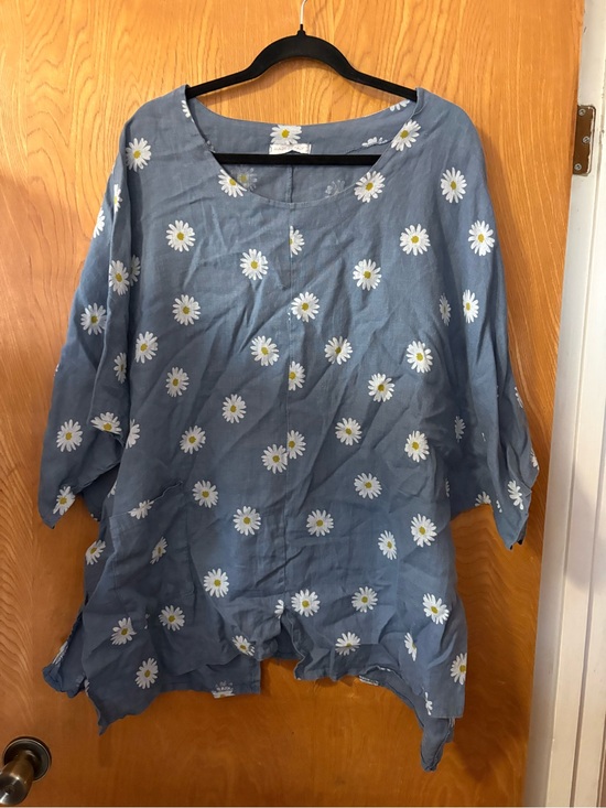 M Made In Italy Tops - Made in Italy Women's linen Blue Daisy Print Tunic Top OS